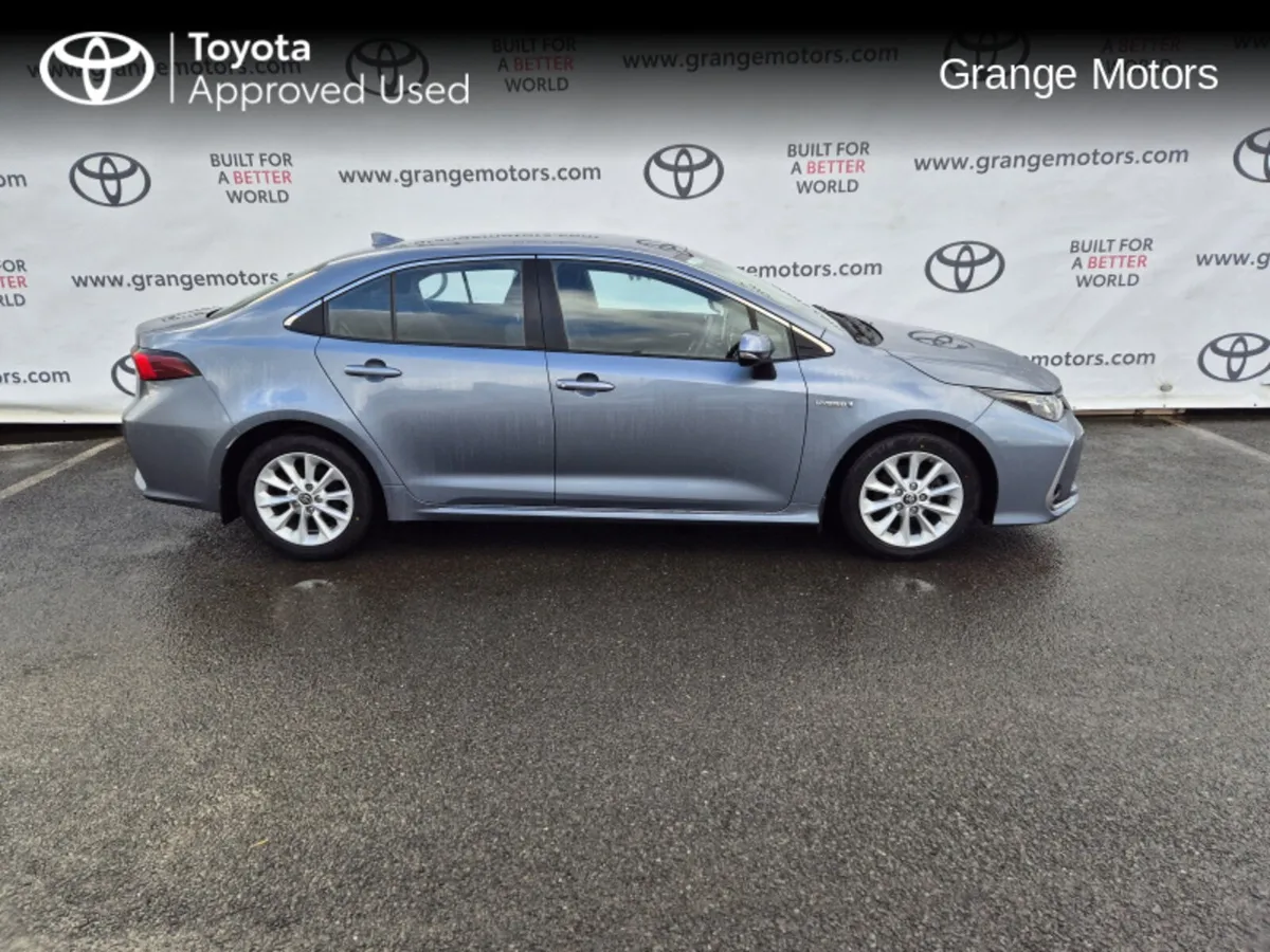Toyota Corolla HYBRID LUNA SALOON**FULL SERVICE HI - Image 4