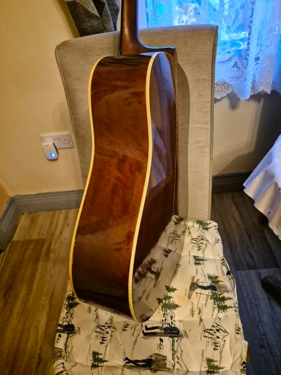 Guitar vantage - Image 2