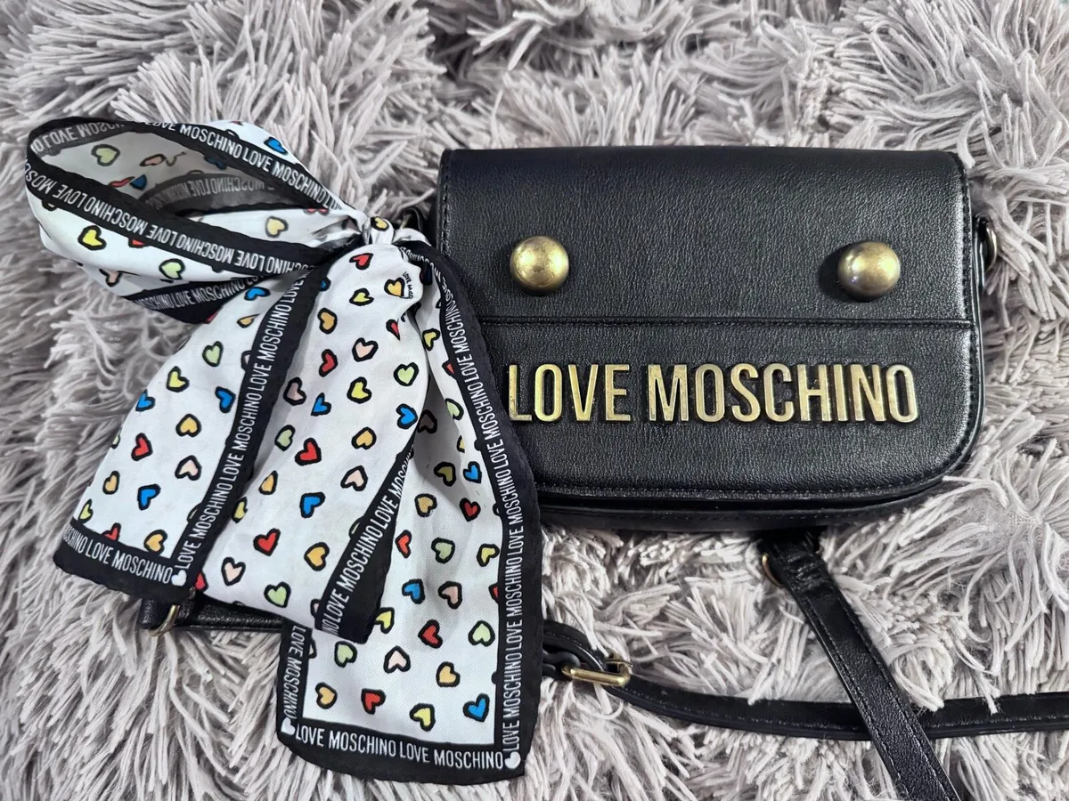 Love moschino bag - Image 1