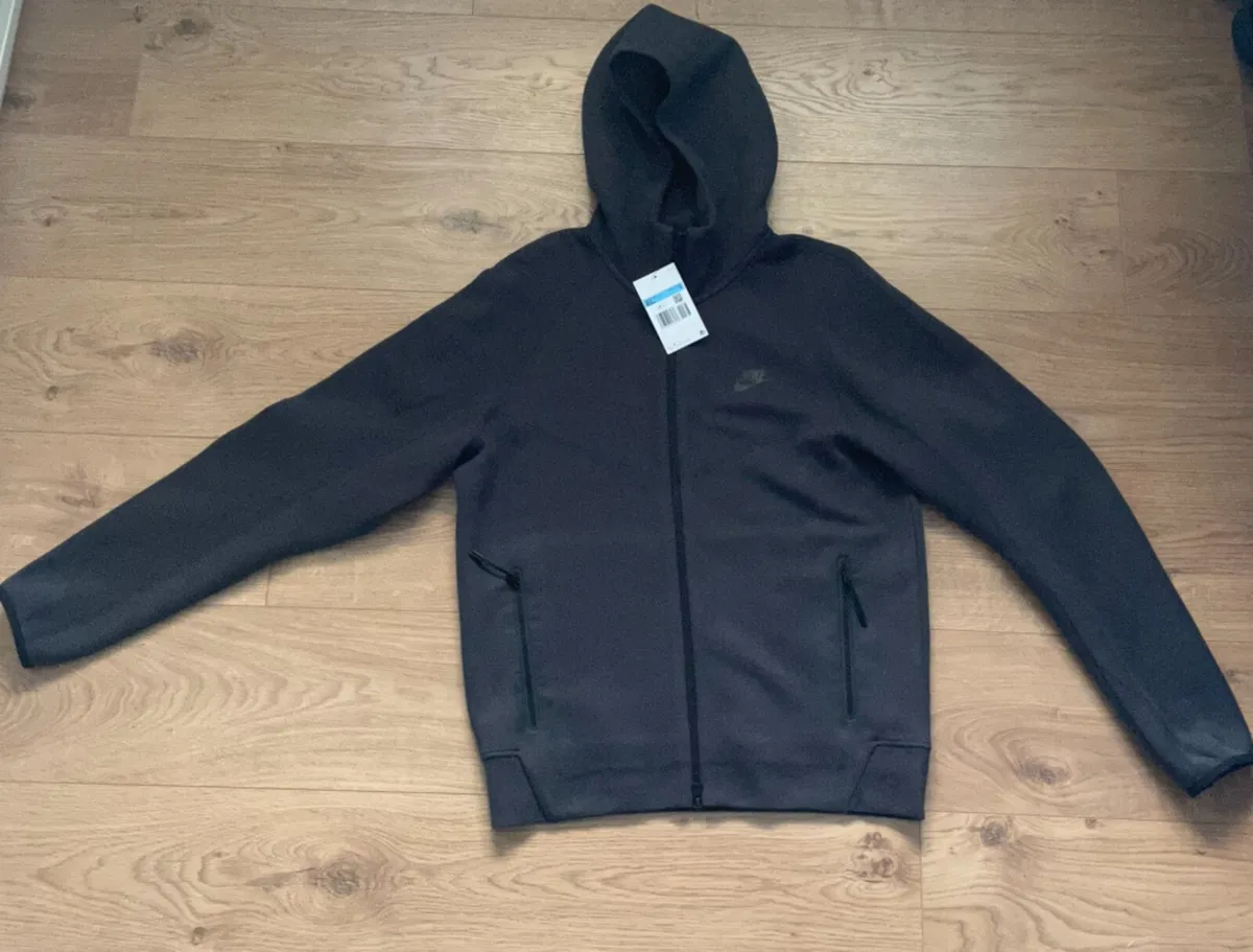 Nike tracksuit - Image 2