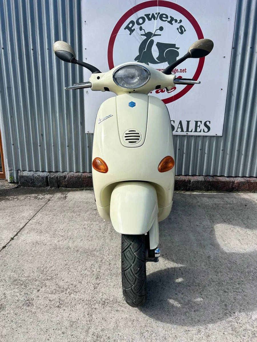 2005 Vespa ET2 50cc - Image 2