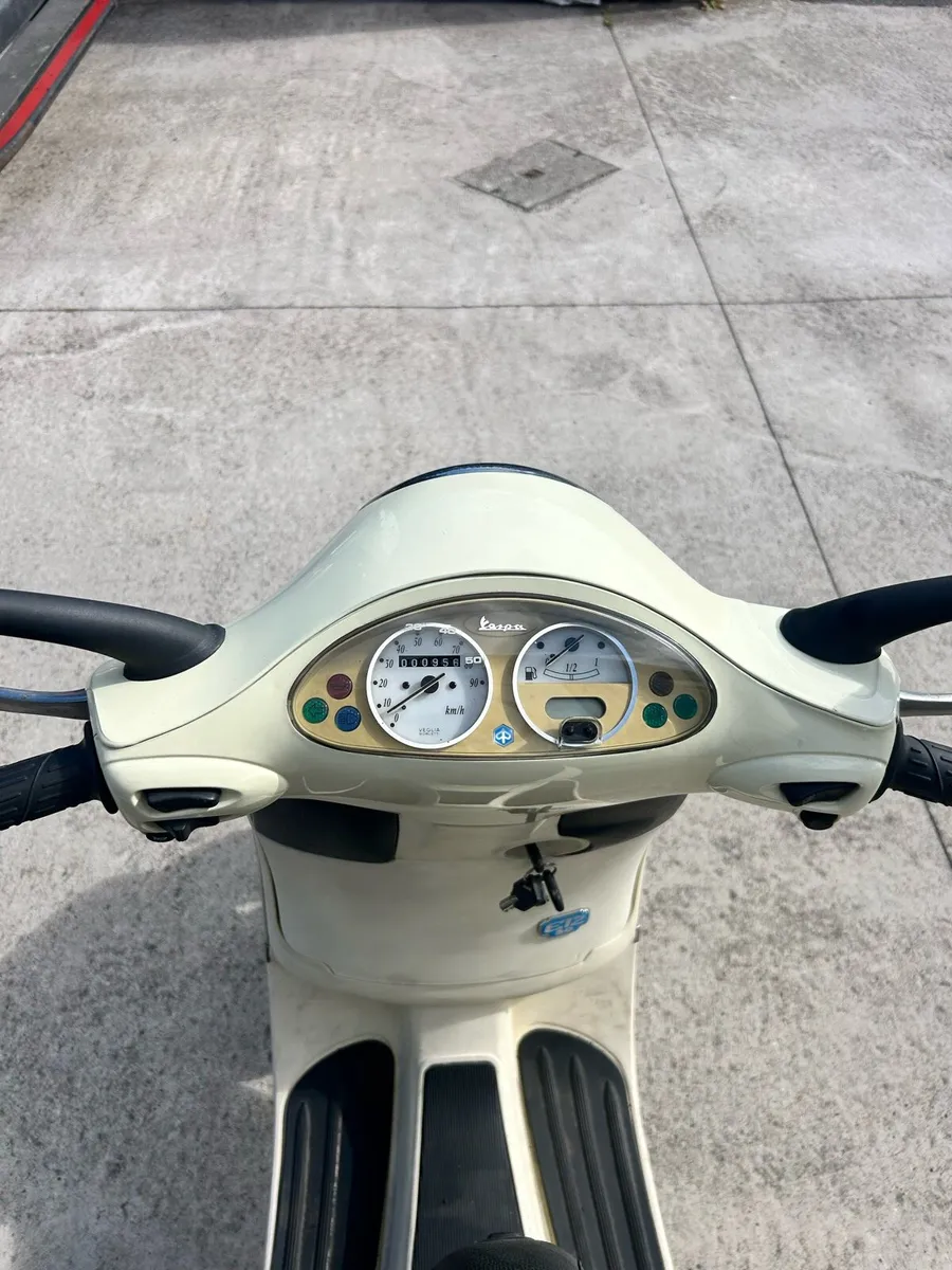 2005 Vespa ET2 50cc - Image 4