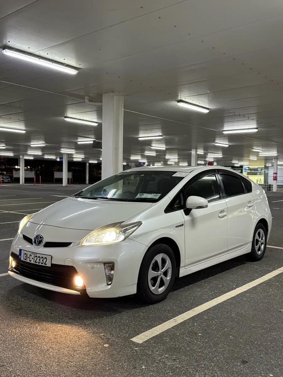 Toyota Prius - Auto / Full NCT / Rear Camera - Image 1