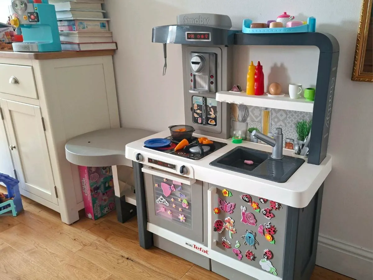 Toy kitchen - Image 2