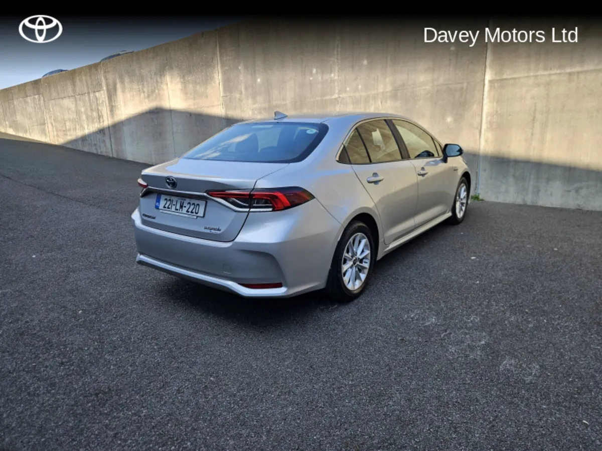 Toyota Corolla HYB LUNA SALOON 4DR AUTO - Image 2