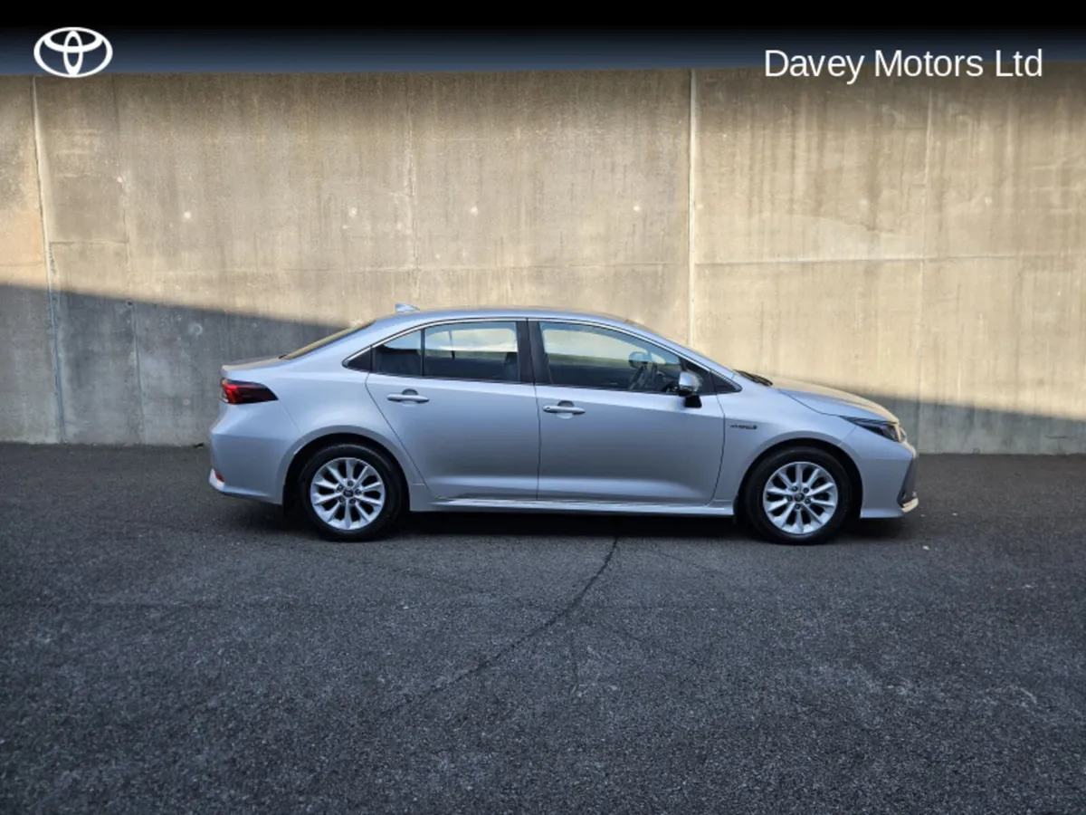 Toyota Corolla HYB LUNA SALOON 4DR AUTO - Image 3