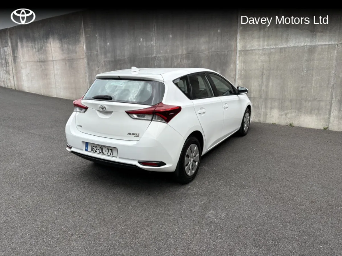 Toyota Auris 1.4 D-4D TERRA 4DR - Image 2