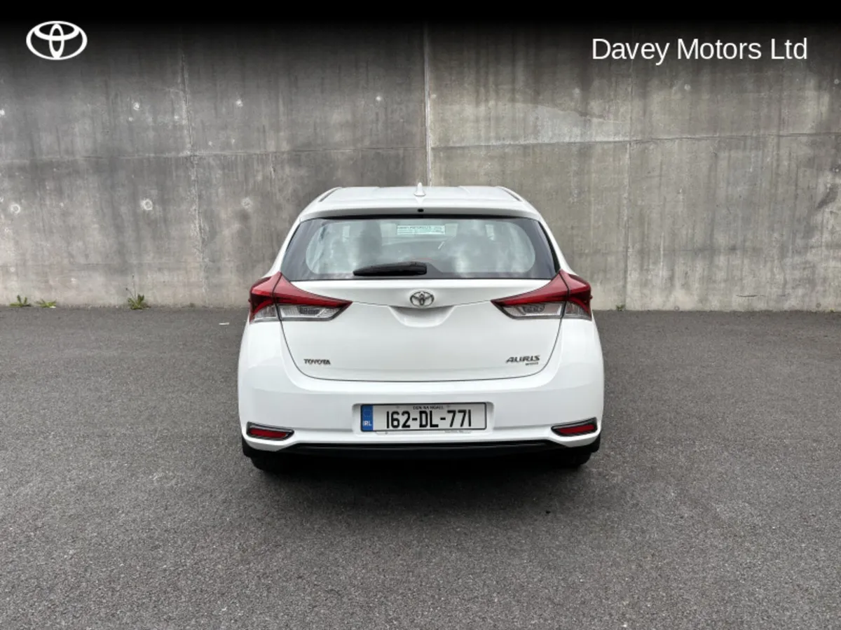 Toyota Auris 1.4 D-4D TERRA 4DR - Image 3