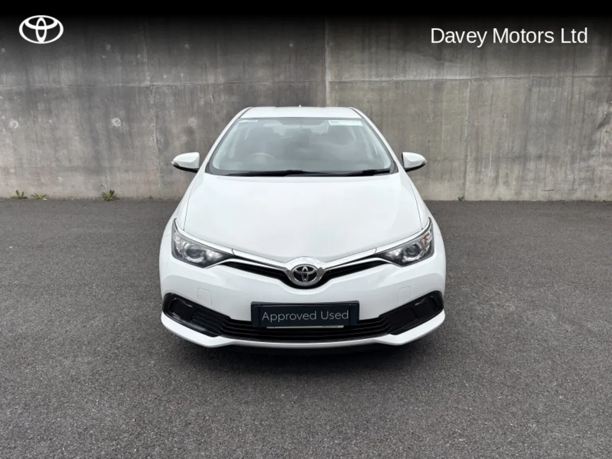 Toyota Auris 1.4 D-4D TERRA 4DR - Image 4