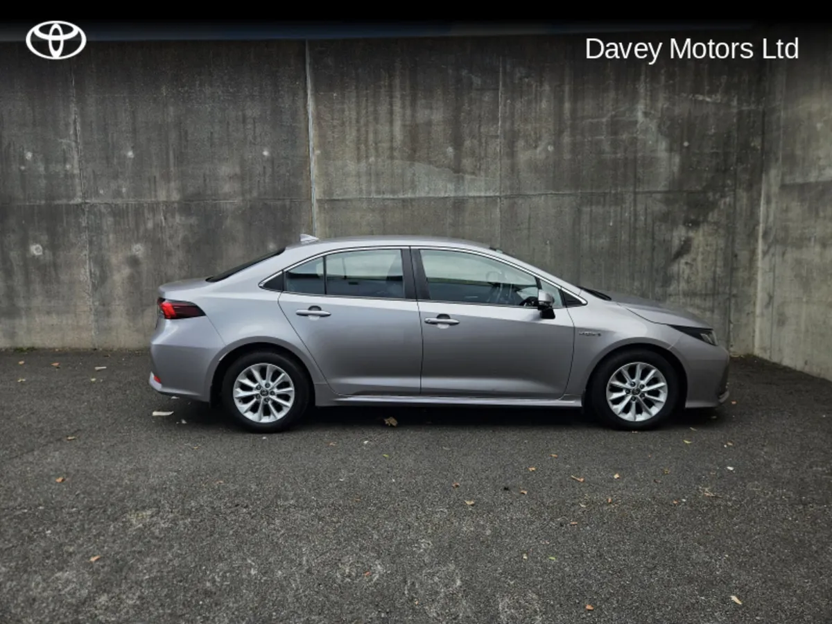 Toyota Corolla LUNA SAL 4DR AUTO - Image 3