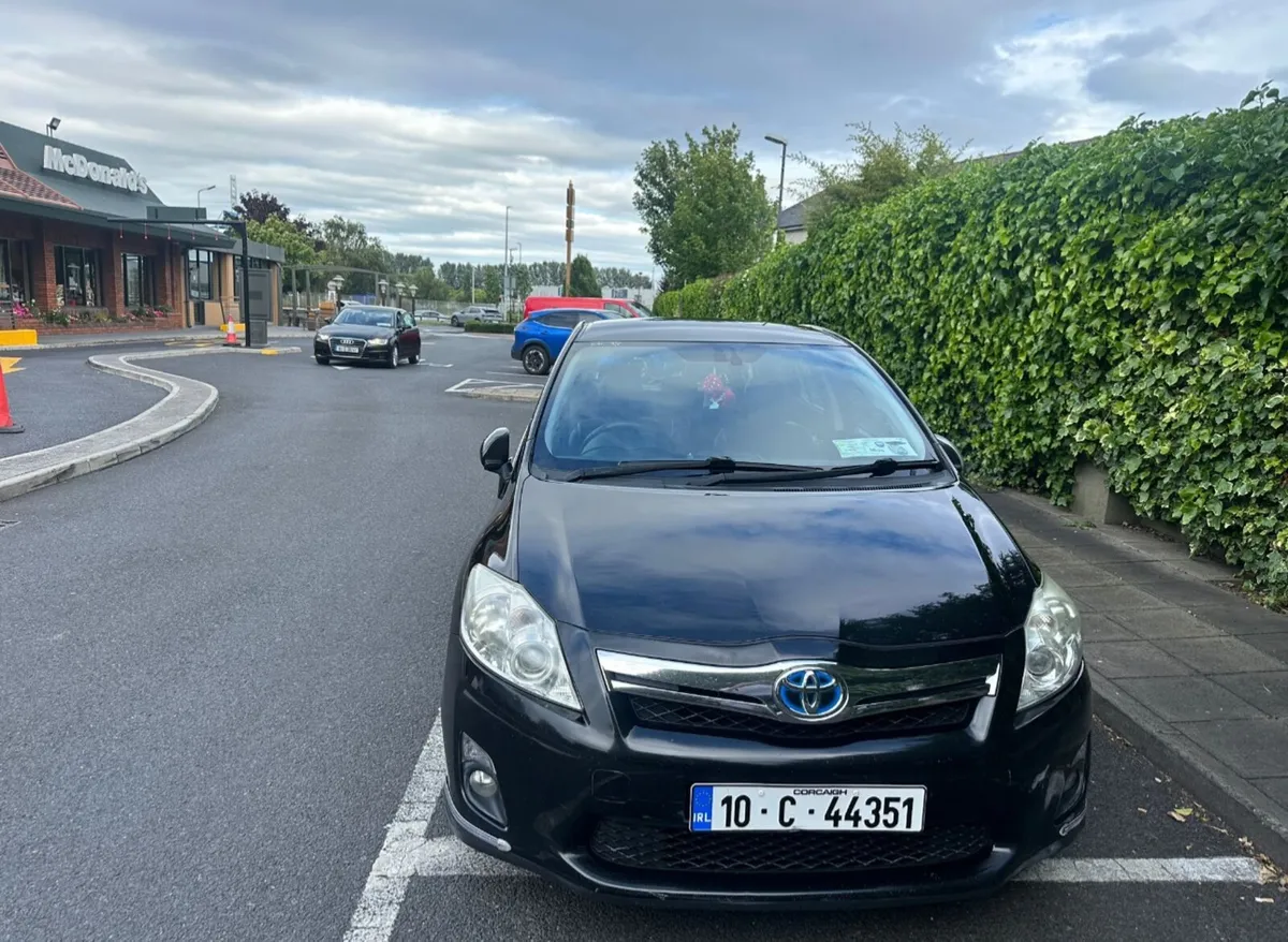 Toyota Auris 2010 - Image 1