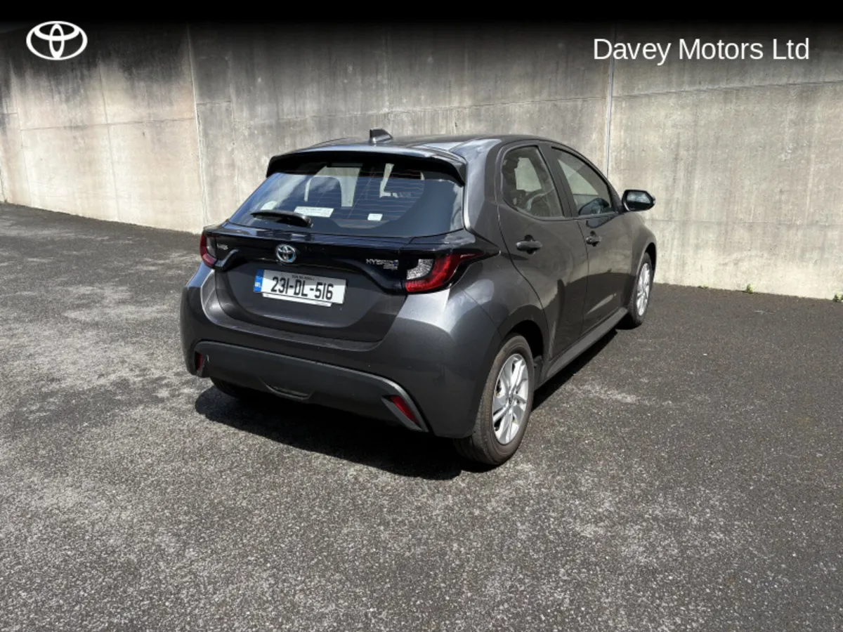Toyota Yaris 1.5 HYBRID LUNA 4DR AUTO - Image 2