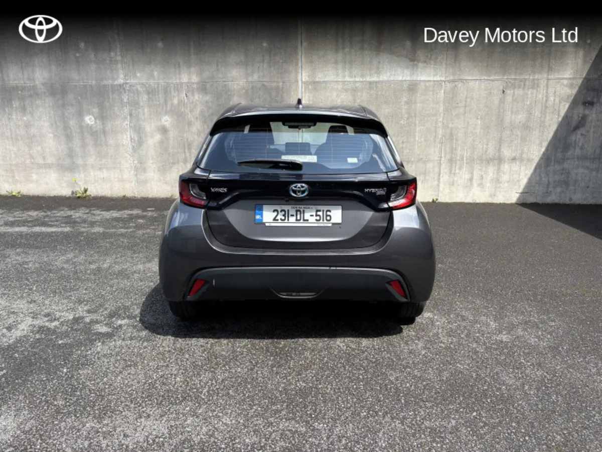 Toyota Yaris 1.5 HYBRID LUNA 4DR AUTO - Image 3