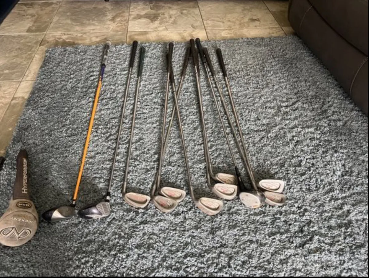 Golf clubs and bag - Image 1