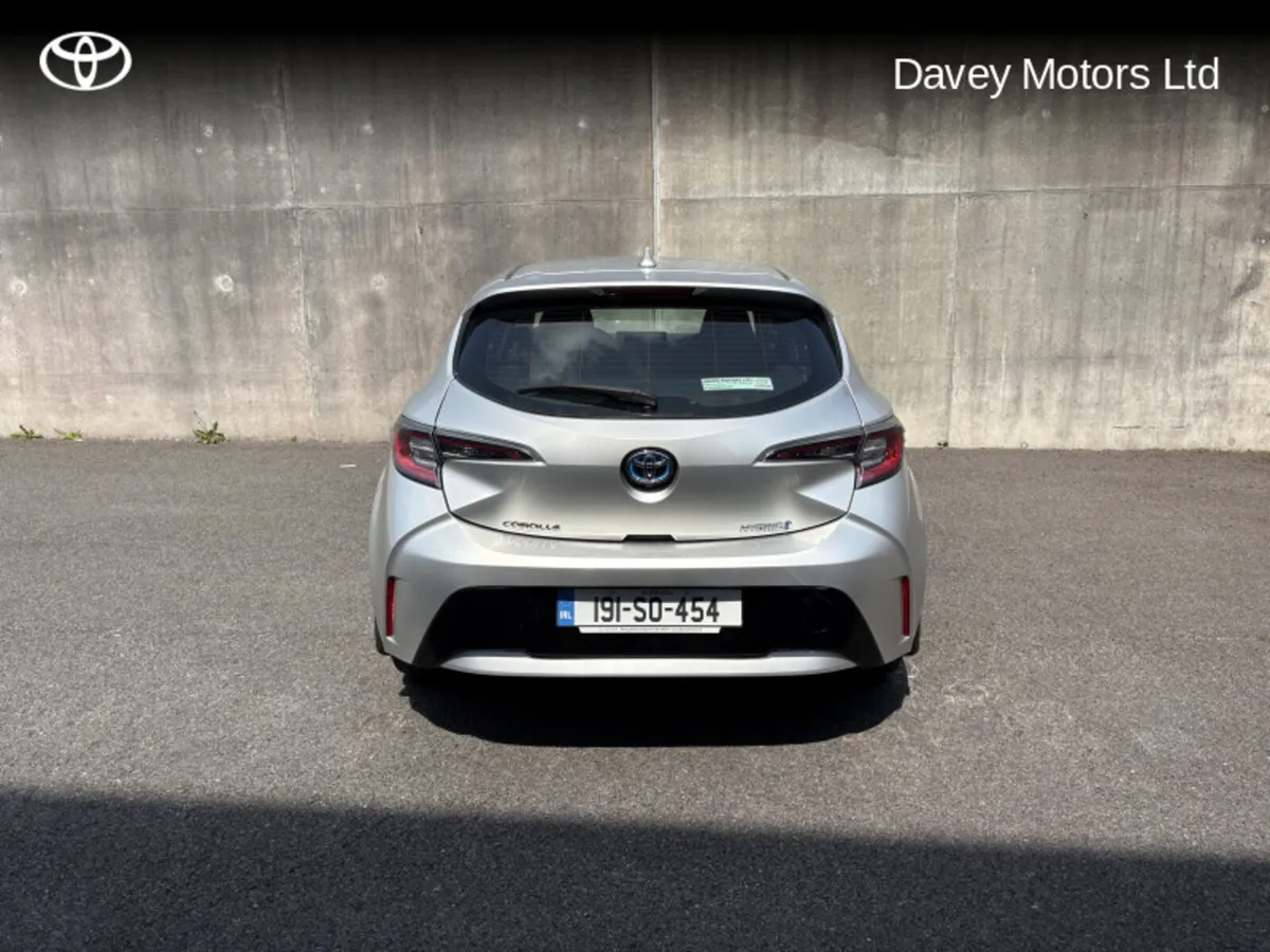 Toyota Corolla LUNA H/B 4DR AUTO HYBRID - Image 3