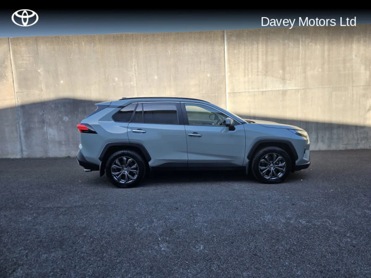 Toyota RAV4 RAV4 HYBRID PLATINUM 4DR AUTO - Image 3
