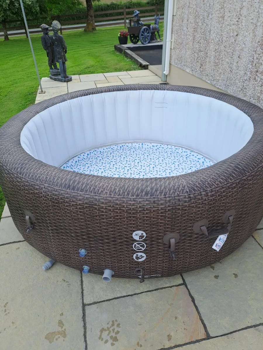 Hottub - Image 2