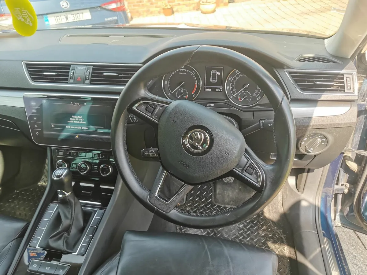 Skoda Superb 2017 - Image 2