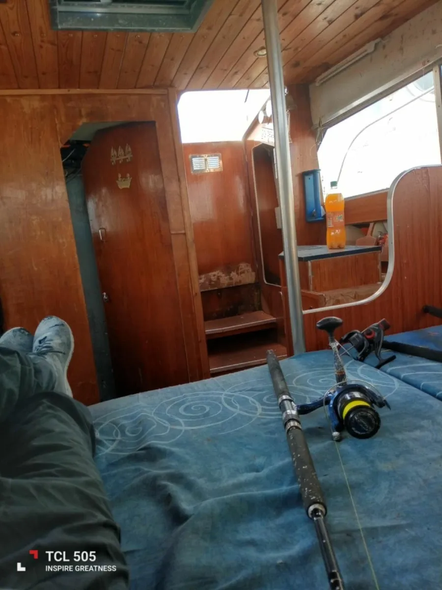 24 foot beuatifull boat with toilet shower - Image 4