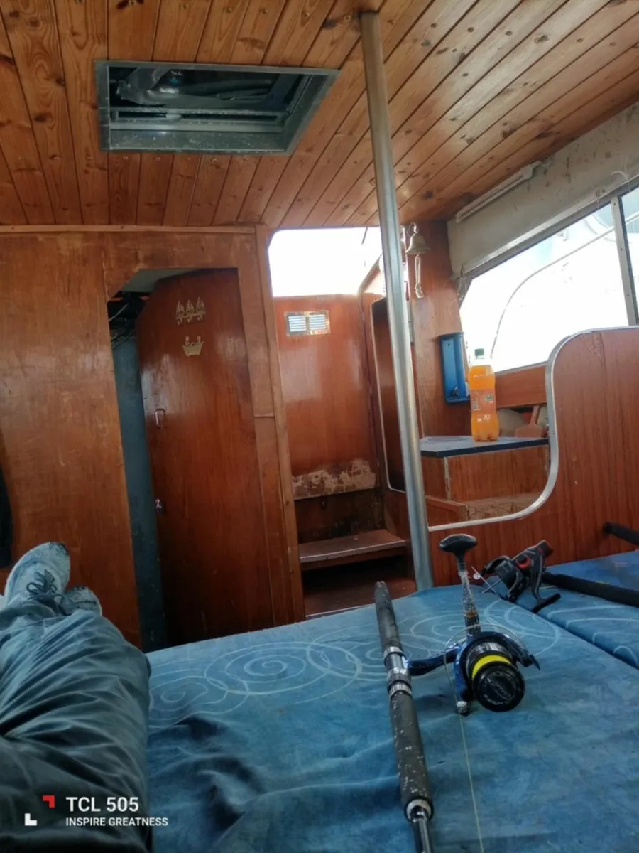 24 foot beuatifull boat with toilet shower - Image 3