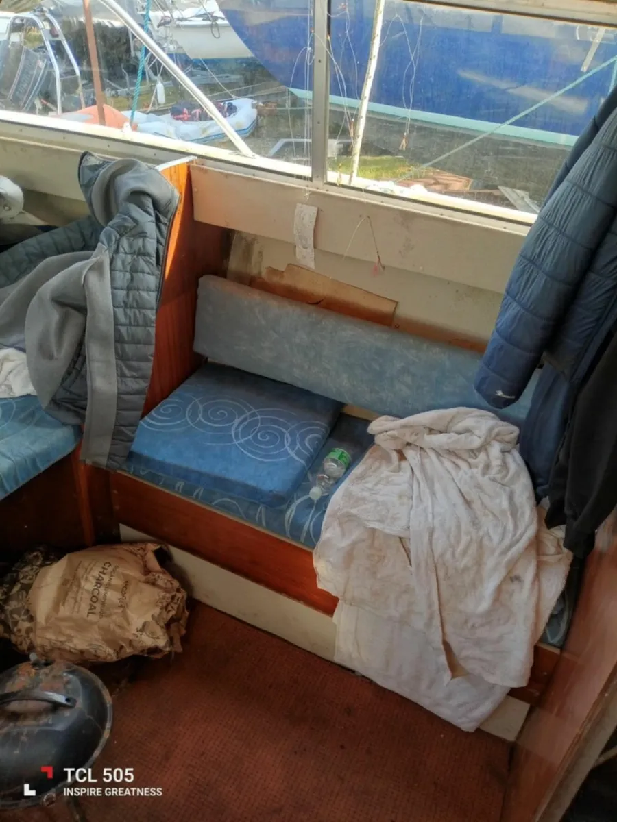24 foot beuatifull boat with toilet shower - Image 4