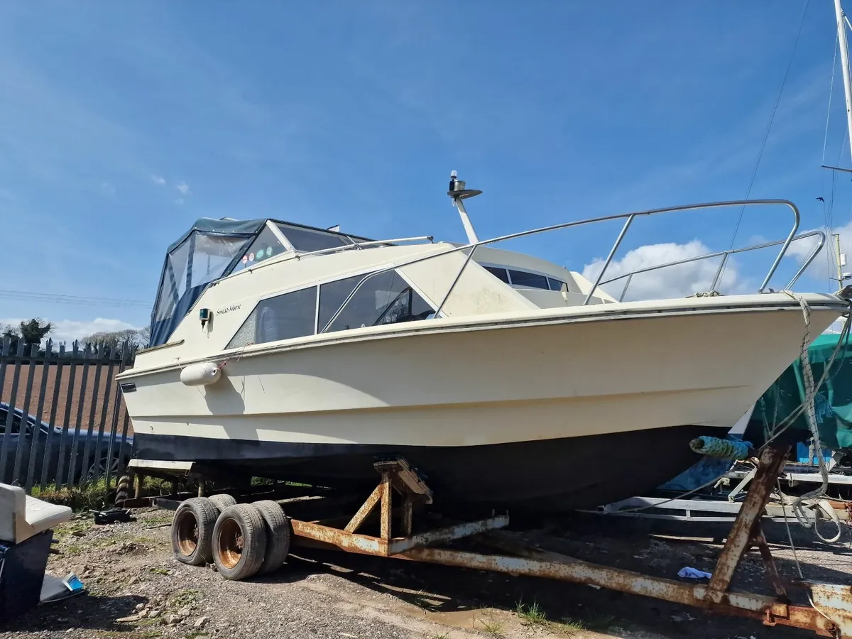 24 foot beuatifull boat with toilet shower - Image 1