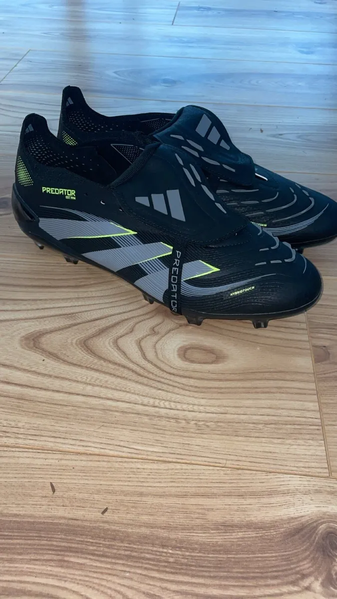 Adidas predators uk11 - Image 1