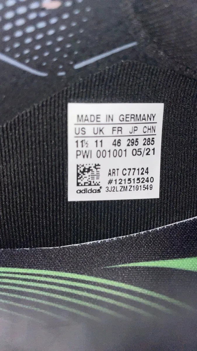 Adidas predators uk11 - Image 4