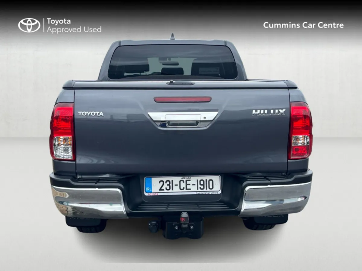 Toyota Hilux 2.8 SR5 with VAT - Image 4