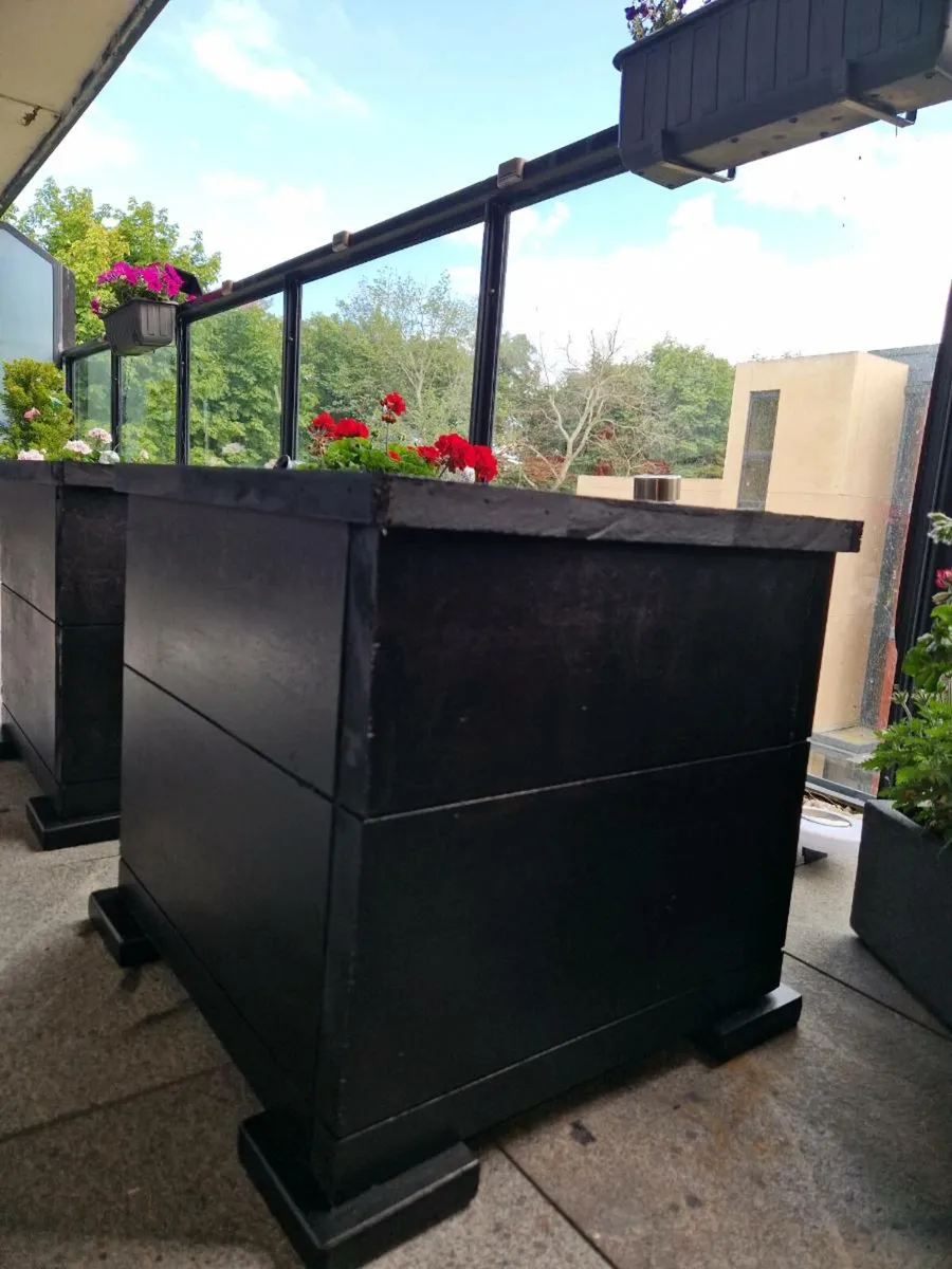 2 Square wooden planters - Image 4