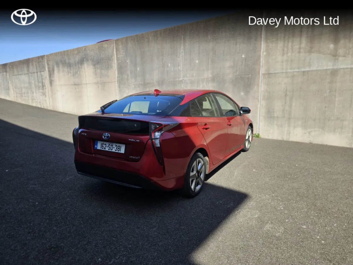 Toyota Prius PRIUS HYBRID LUXURY - Image 2