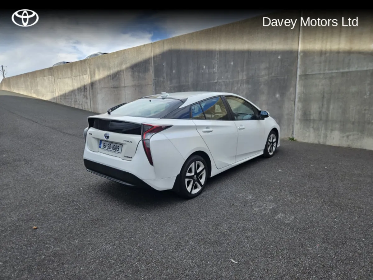 Toyota Prius PRIUS HYBRID LUXURY - Image 2