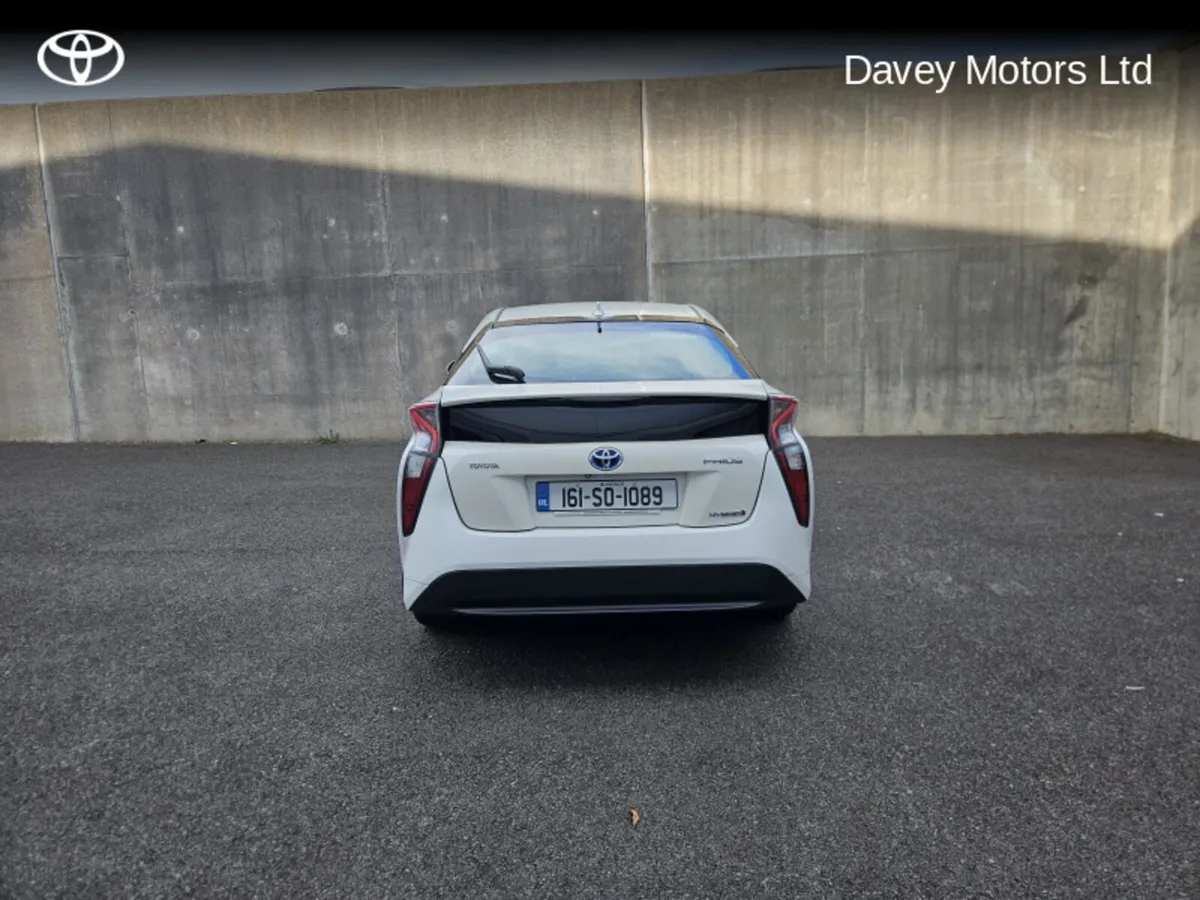 Toyota Prius PRIUS HYBRID LUXURY - Image 4