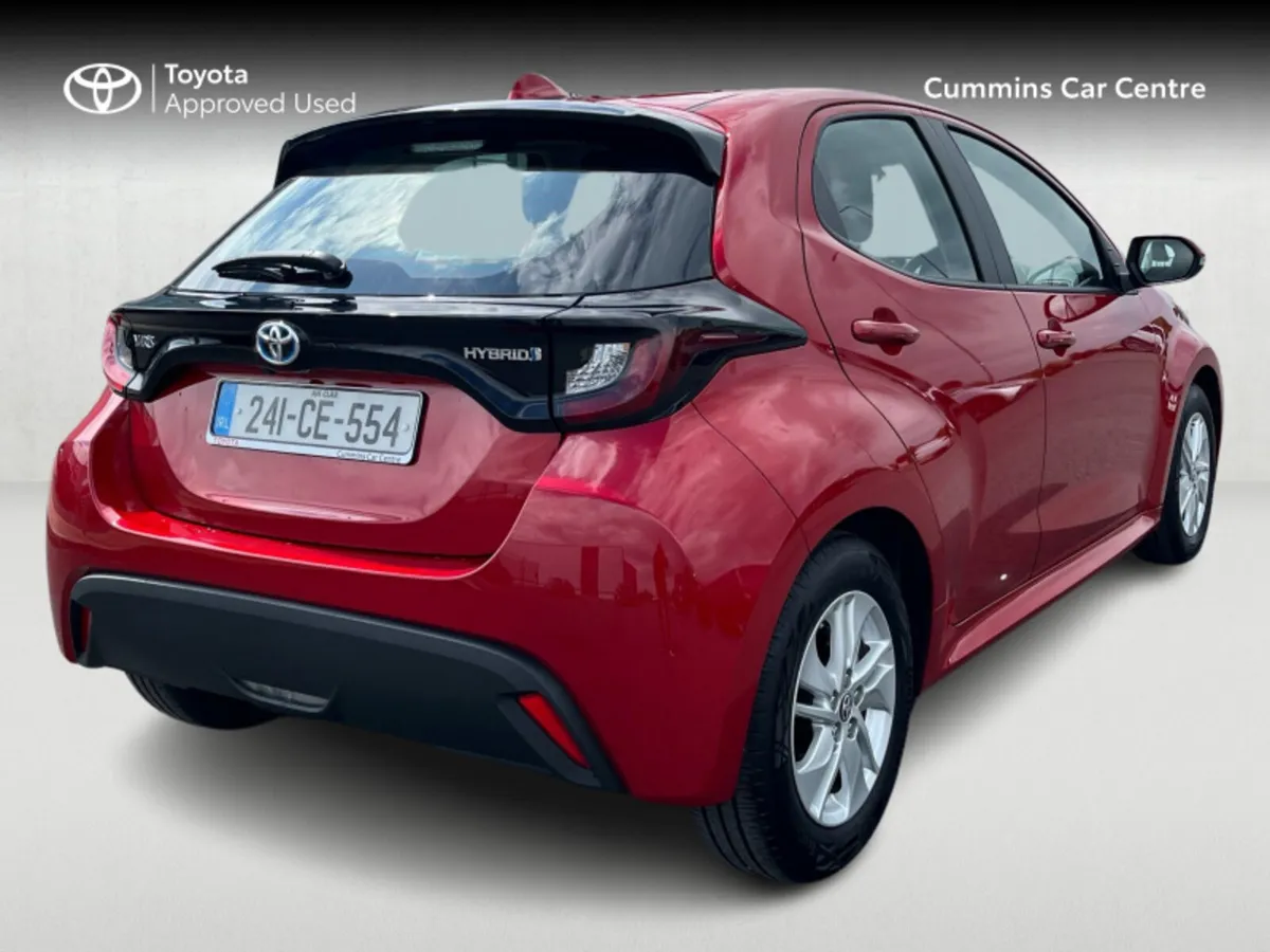 Toyota Yaris YARIS 1.5 HYBRID LUNA - Image 2