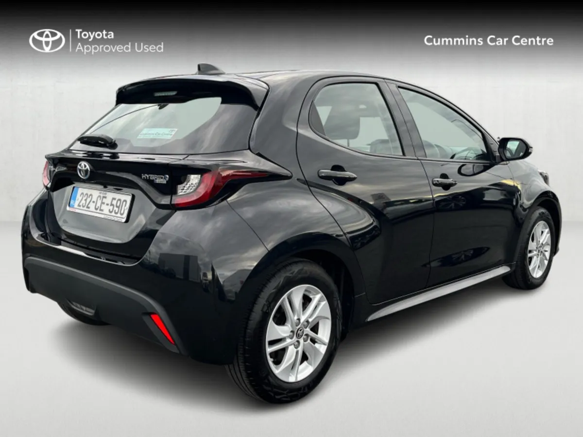 Toyota Yaris YARIS 1.5 HYBRID LUNA - Image 2
