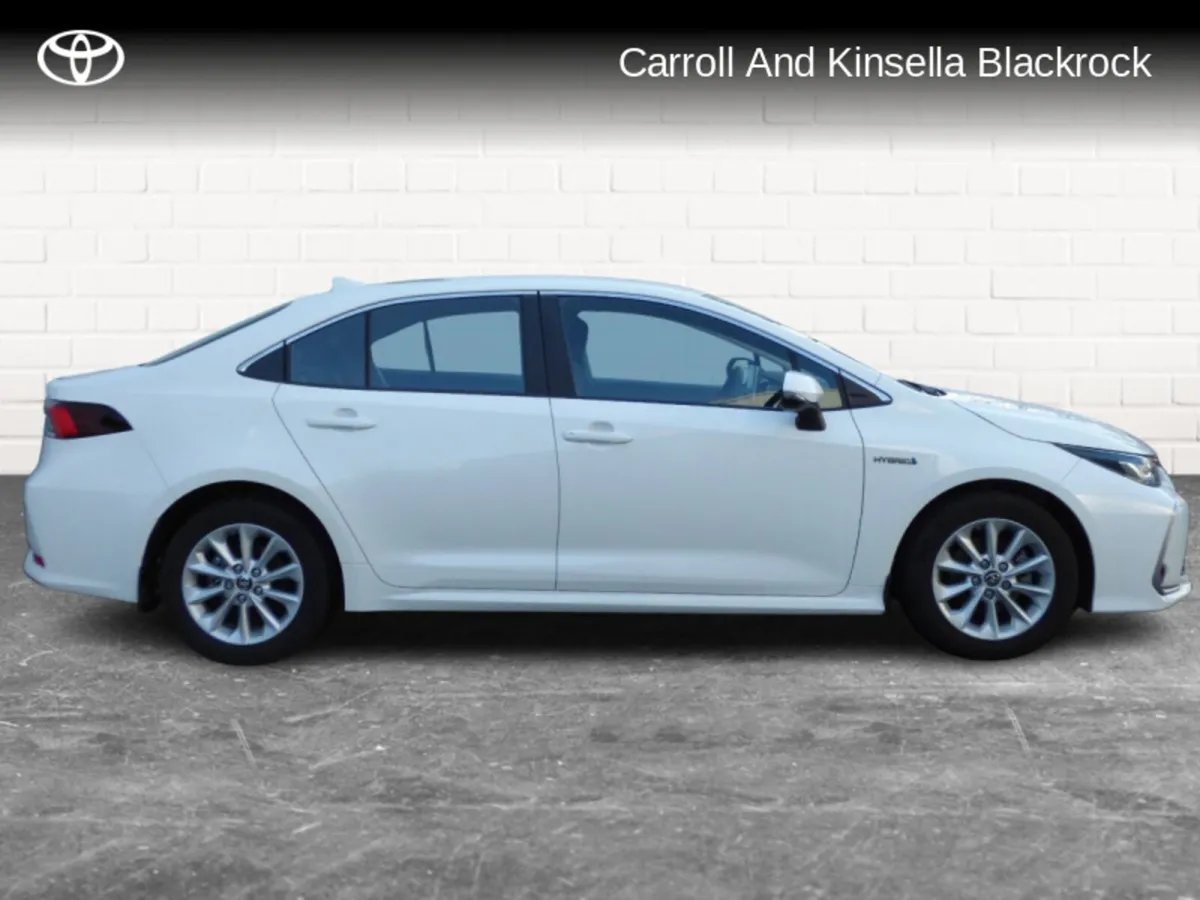 Toyota Corolla Hybrid Luna Saloon - Image 3