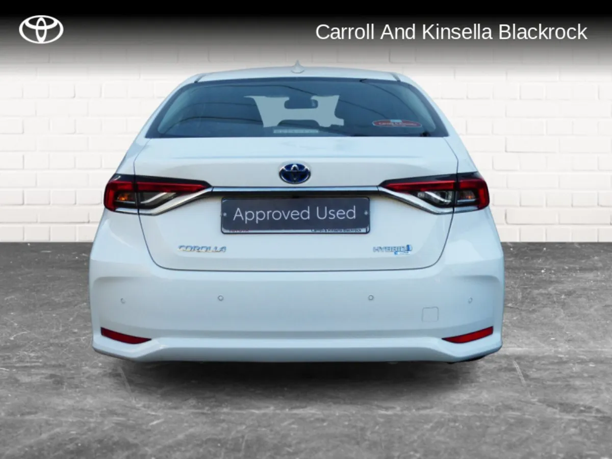 Toyota Corolla Hybrid Luna Saloon - Image 4