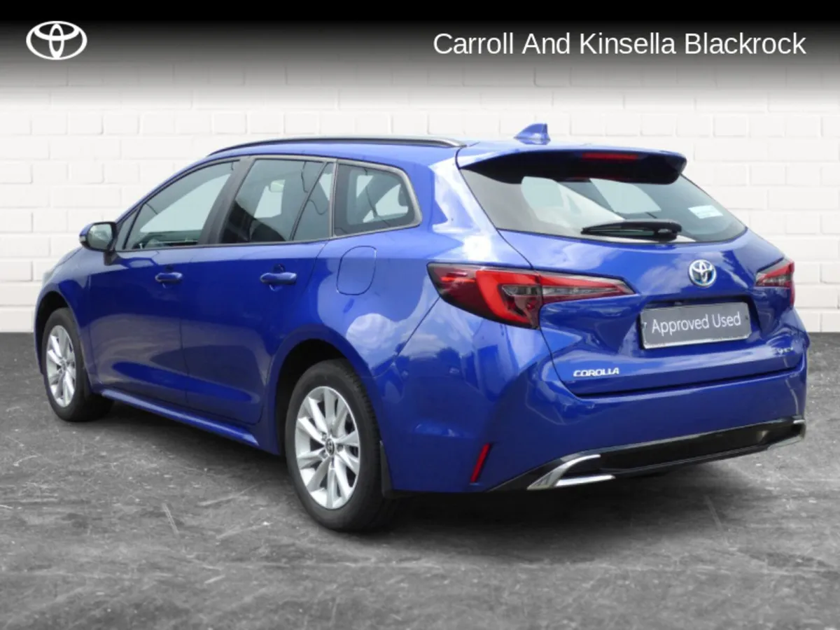 Toyota Corolla Hybrid Luna Touring Sports - Image 2