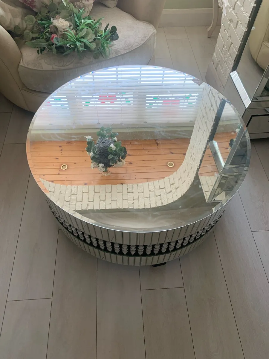 Round glass coffee table - Image 2