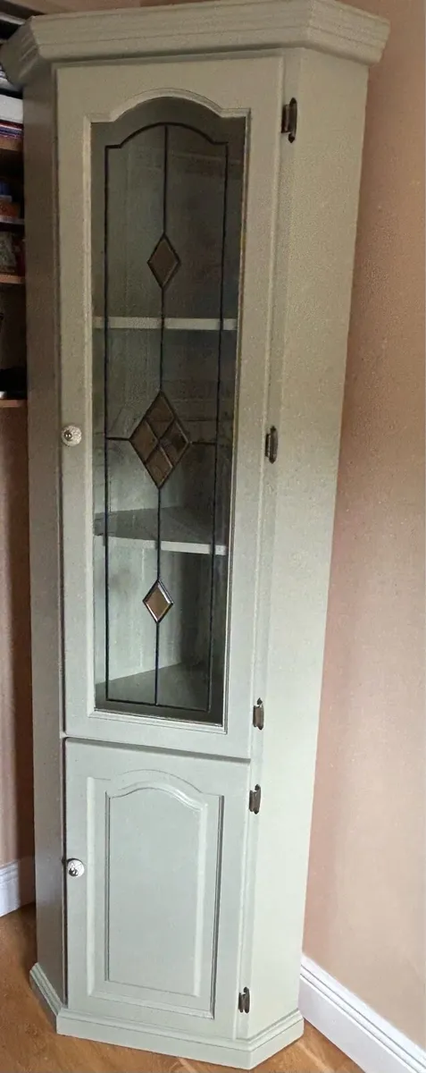 Corner display press