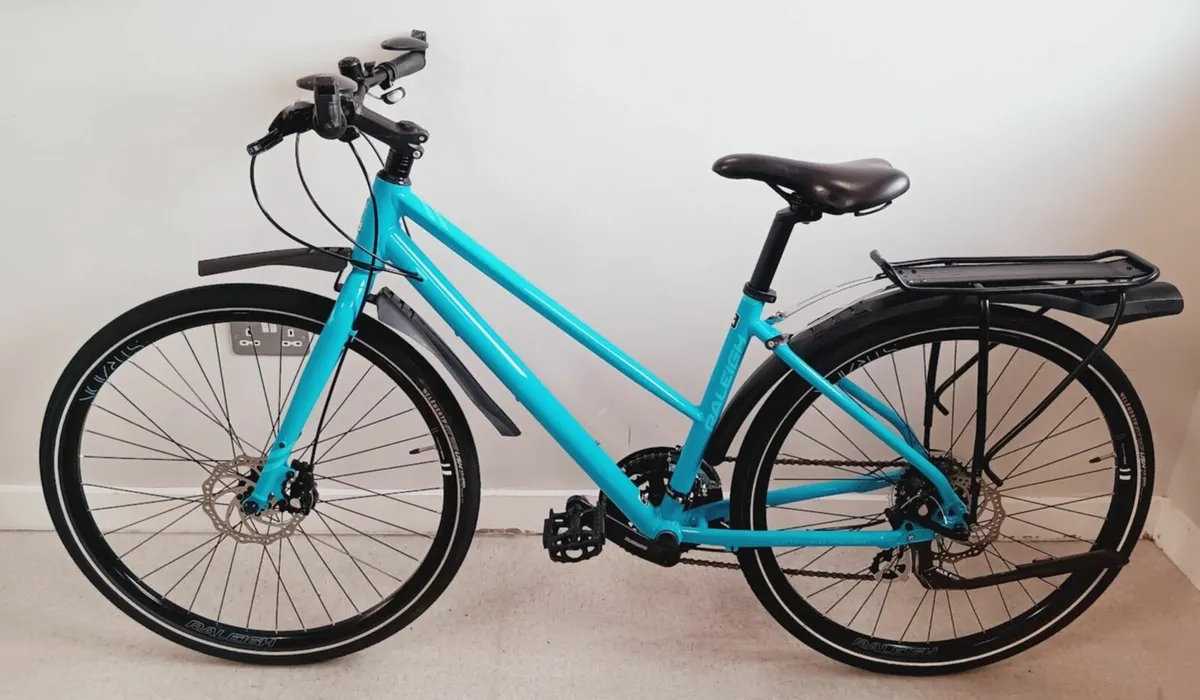 raleigh strada  ladies bike that is basically new - Image 1