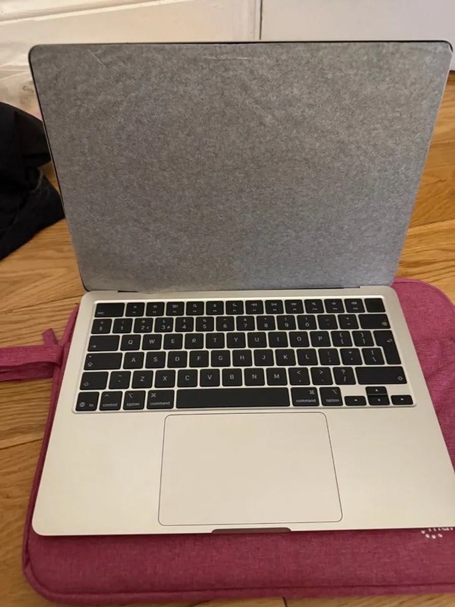 MacBook Air M4 256GB 2025 - Image 1