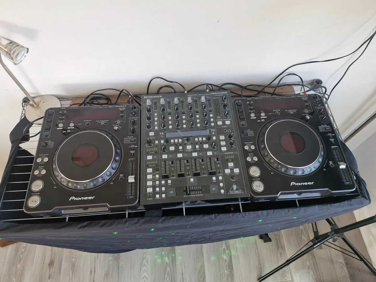 Pioneer CDJ1000'S MK3+MIXER+Flight Cases - Image 1