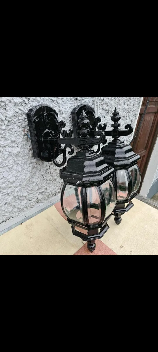 Home door lights - Image 1
