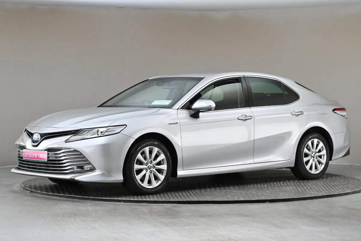 Toyota Camry 2.5 Hybrid  reverse Cam park Sensors - Image 4