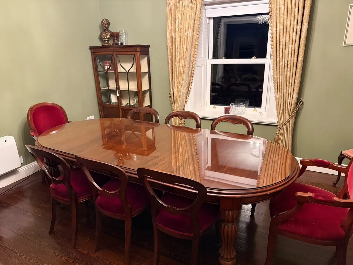 Dining room table and chairs - Image 1
