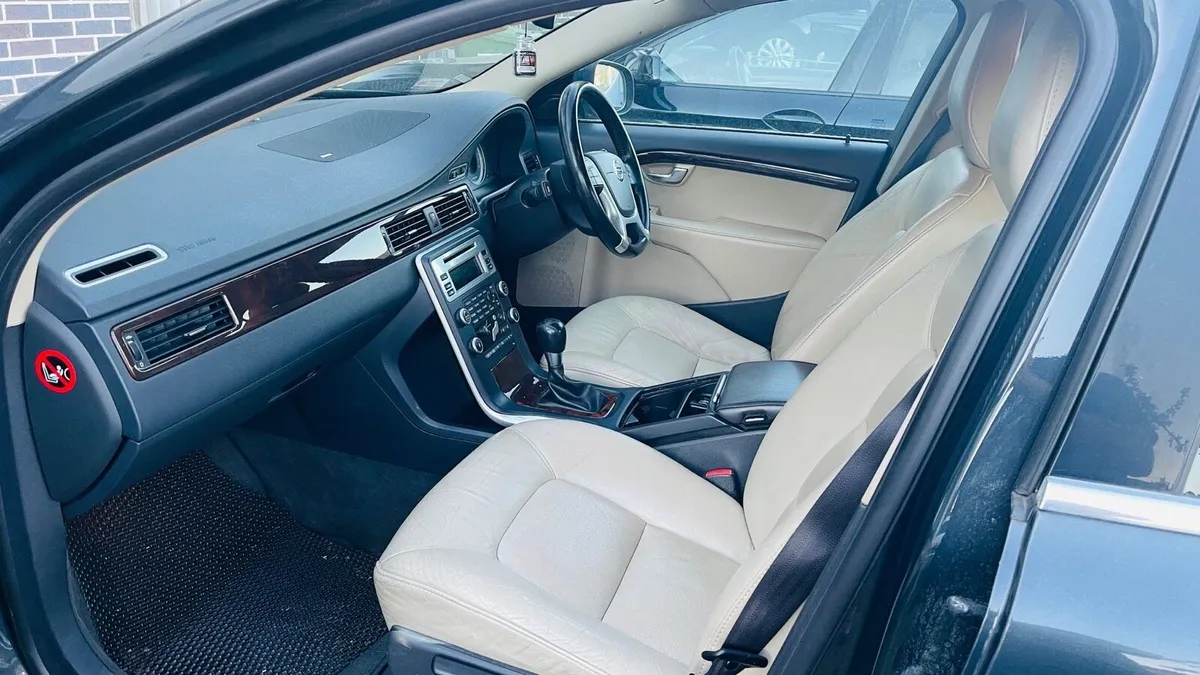 Car - Image 3