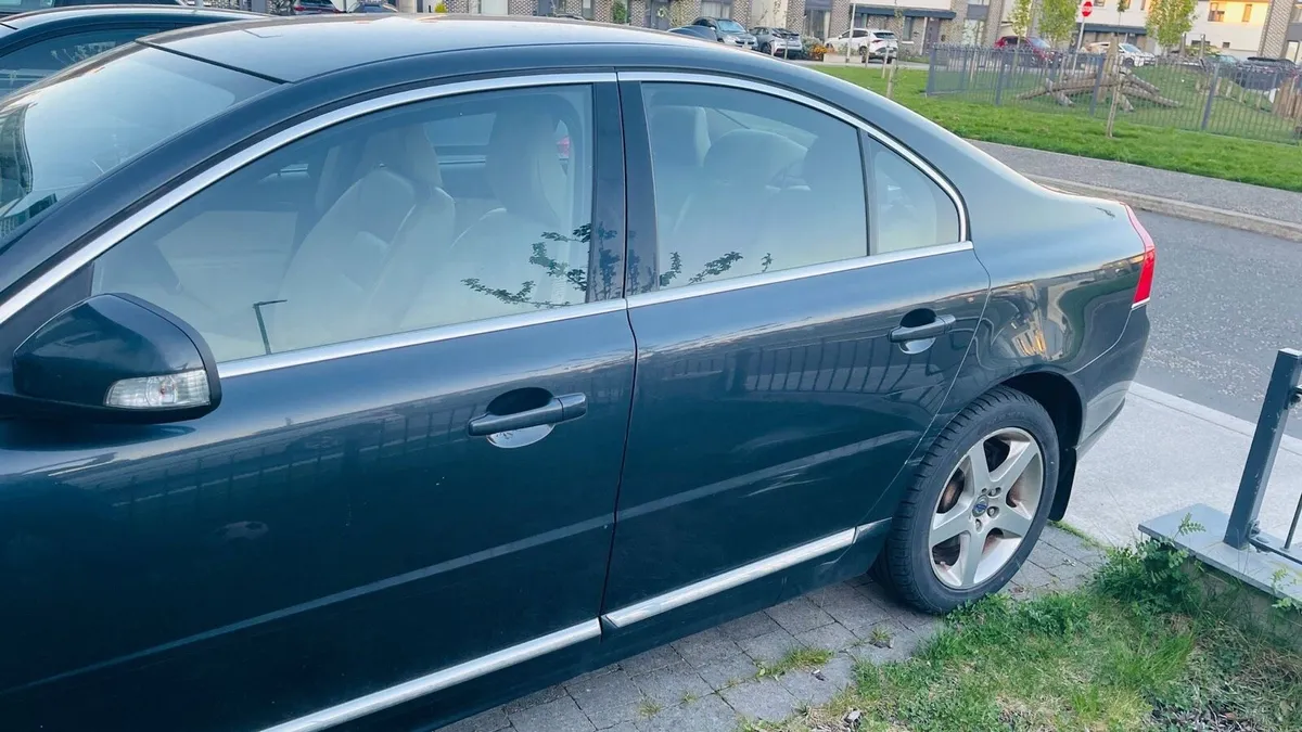 Car - Image 4