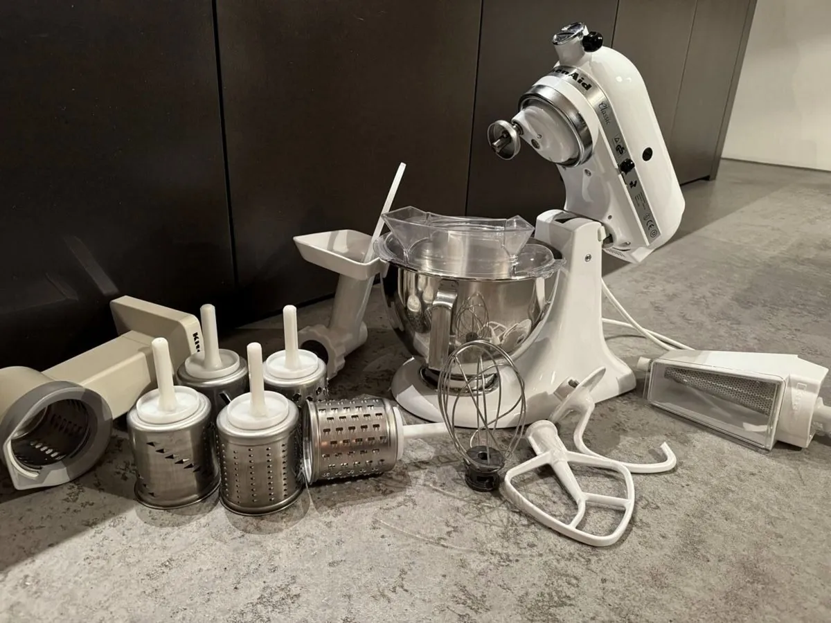 New KitchenAid Artisan 4.8 L Mixer with extras - Image 1