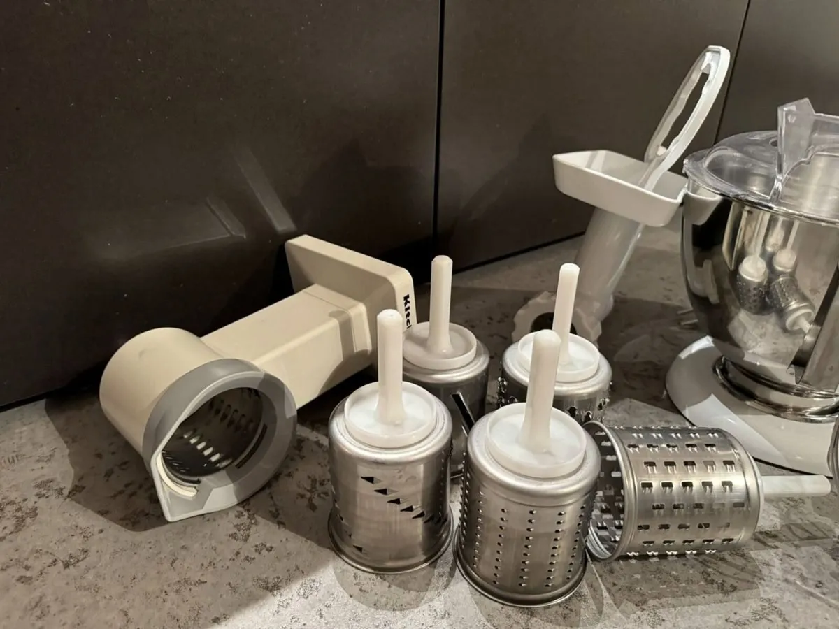 New KitchenAid Artisan 4.8 L Mixer with extras - Image 2
